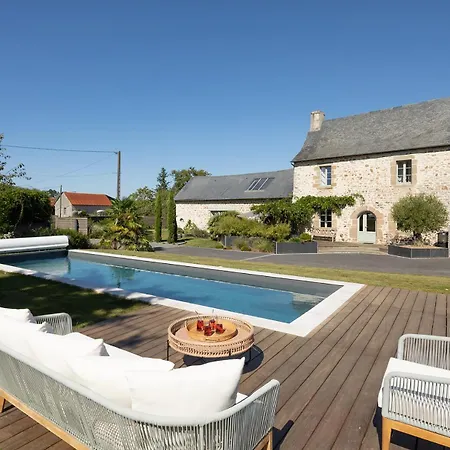 Manoir De La Nogrie: Charming 5-star Estate With Private Access And Heated Pool Bed & Breakfast Val-d'Ize