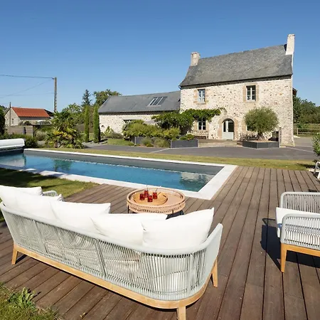 Manoir De La Nogrie: Charming 5-star Estate With Private Access And Heated Pool Val-d'Ize